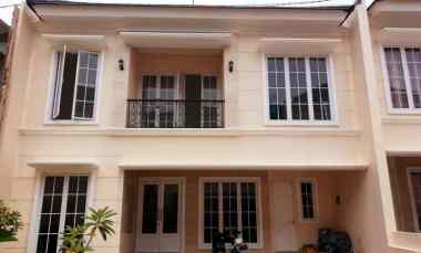 rumah manis tampak mewah di kawasan cinere depok