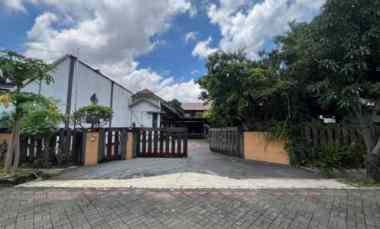 rumah manyar indah strategis
