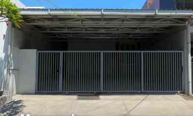 rumah manyar jaya strategis