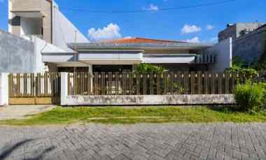 rumah manyar tirtoasri strategis siap huni carport