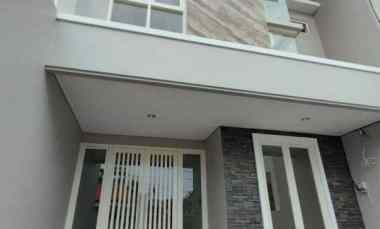 Rumah Manyar Tirtoyoso Selatan Row 3 Mobil