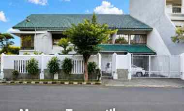 rumah manyar tompotika strategis row jalan 4 mobil