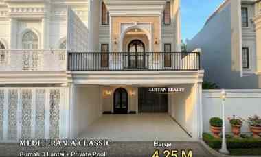 Rumah Mediterania Classic dalam Komplek