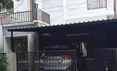 rumah megah di komplek dolog kalimalang duren sawit