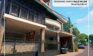 rumah mewah 2 5 lantai di bambu apus jakarta timur
