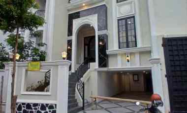 rumah mewah 2 5 lantai di cipedak jakarta selatan