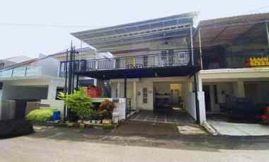 rumah mewah 2 lantai