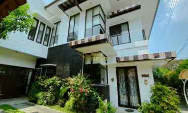 rumah mewah 2 lantai dekat pusat kota jogja shm