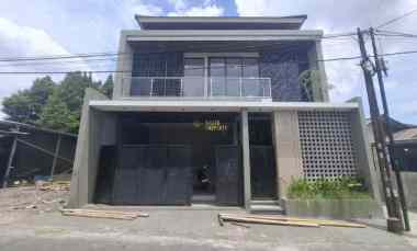 rumah mewah 2 lantai siap huni di purwomartani sleman