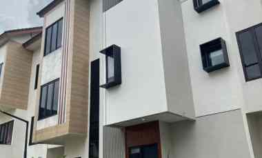 rumah mewah 3 lantai di cipayung jakarta timur