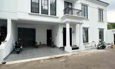rumah mewah american classic di cipayung jakarta timur
