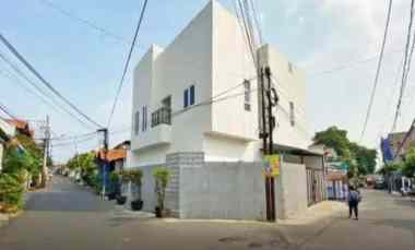 Rumah Mewah Baru Kebon Baru 3KT 4KM, Halaman Luas, SHM