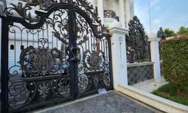 rumah mewah dalam komplek billymoon pondok kelapa