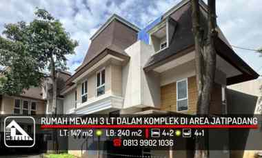 Rumah Mewah dalam Komplek Jatipadang, Pasar Minggu