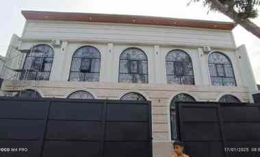 Rumah Mewah 2 Lantai, dengan Kolam Renang Sangat Strategis