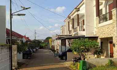 gambar rumah mewah dekat pintu tol di puri amira depok