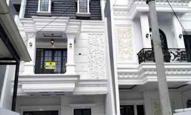 Rumah Mewah Disain American Classik Jagakarsa Jakarta