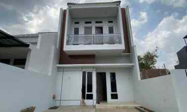 rumah mewah dua lantai dekat undip daerah mulawarman