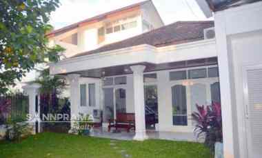 rumah mewah kemang plus kolam renang uchi