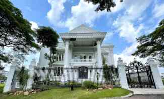 Rumah Mewah Klasik Surabaya Barat dekat Kampus Ciputra