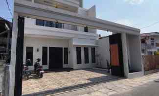 Rumah Mewah Plus Rooftop di Rawamangun Jakarta Timur