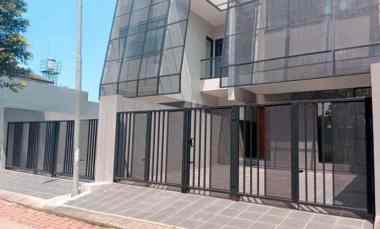 rumah mewah siap huni lingkungan tenang eksklusif