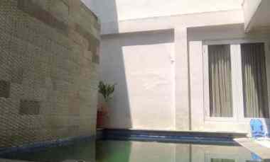 Rumah Mewah Siap Huni Rungkut, Ada Kolam Renang