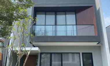 rumah mewah tiga lanti di cluster mewah sambiroto