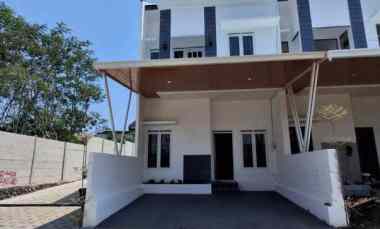 rumah modern 2 lantai free kanopi di pakis malang
