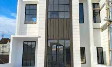 Rumah Modern 2 Lantai Lokasi di Sukun Malang