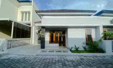 rumah modern cluster di timur maguwoharjo
