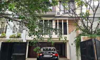 Rumah Modern Full Furnished. di Tebet Utara