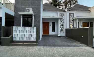 gambar rumah modern klasik dekat rs akademik ugm