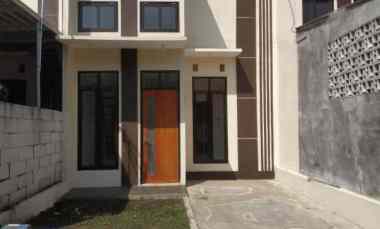 Rumah Modern Lokasi dekat Otsuka Lawang