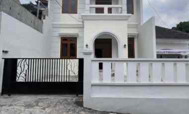 rumah modern minimalis 2 lantai lokasi kapiworo