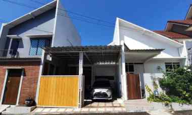 Rumah Modern Minimalis 3 Kav Jadi 1 di Pandanwangi