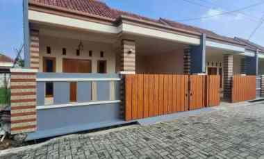 rumah modern minimalis bebas banjir lokasi strategis