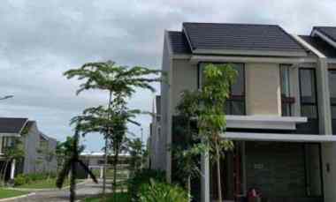 Rumah North West Lake 2 Lantai Baru
