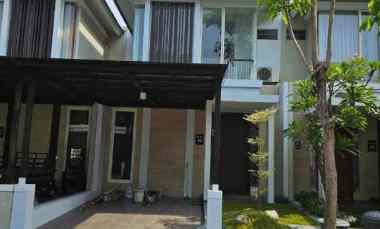 rumah northwest park hadap selatan