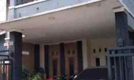 rumah nyaman 3lantai dekat stasiun depok lama