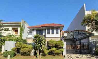 rumah pakuwon city strategis hadap utara