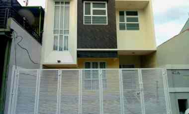 Rumah di Pasar Minggu 2 Lantai Semi Furnished Lingk Nyaman di Poltangan