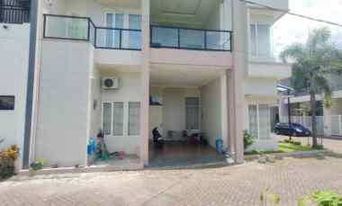 Rumah Posisi Hook Modern Minimalis Lokasi Suhat