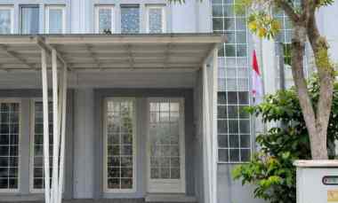 rumah queensland grand pakuwon siap huni carport