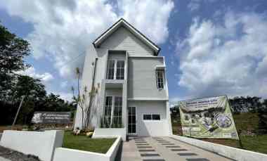 rumah rasa villa lokasi strategis di malang