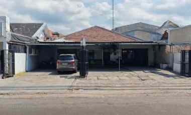 rumah raya tenggilis strategis