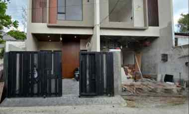 rumah ready stock akses 2 mobil di rawamangun