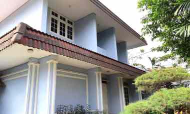 Rumah Sangat Luas Asri Mampang Jaksel