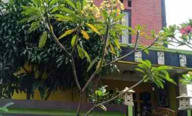 rumah second 3 lantai strategis di cipayung depok