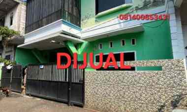 rumah second bagus 2 lantai